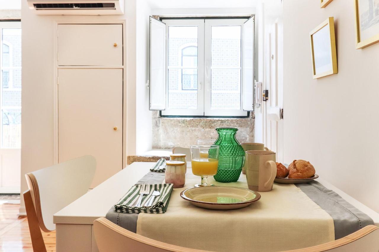 Appartamento Castelo Premium By Homing Lisbona Esterno foto