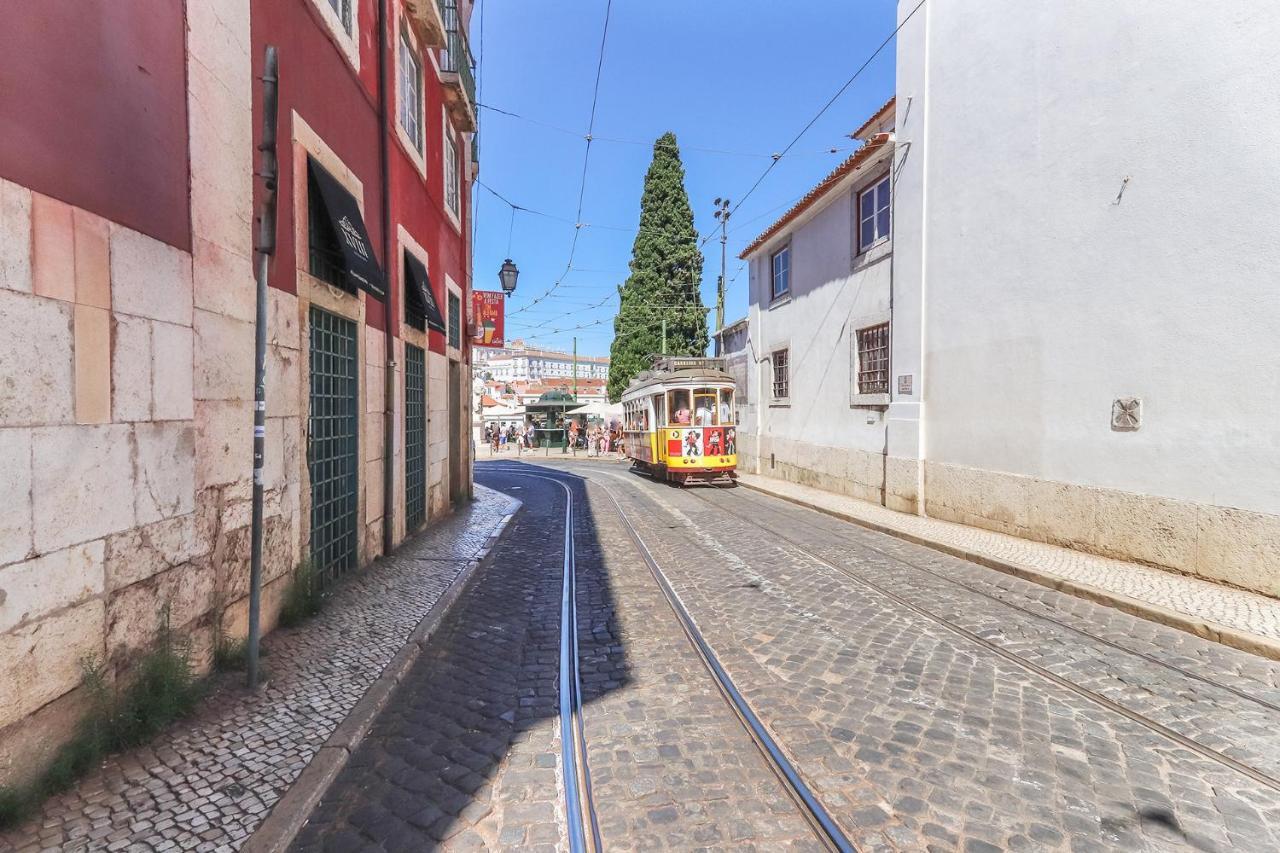 Appartamento Castelo Premium By Homing Lisbona Esterno foto